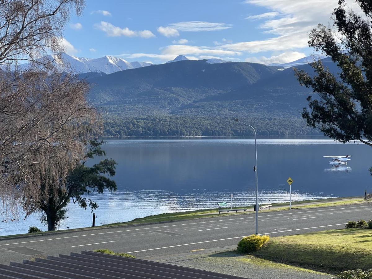 Te Anau Lakefront Backpackers Exterior photo